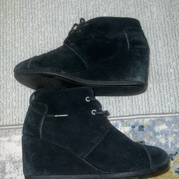 Toms Lace Up Bootie Wedges, Black, Size 8 - Picture 4 of 7